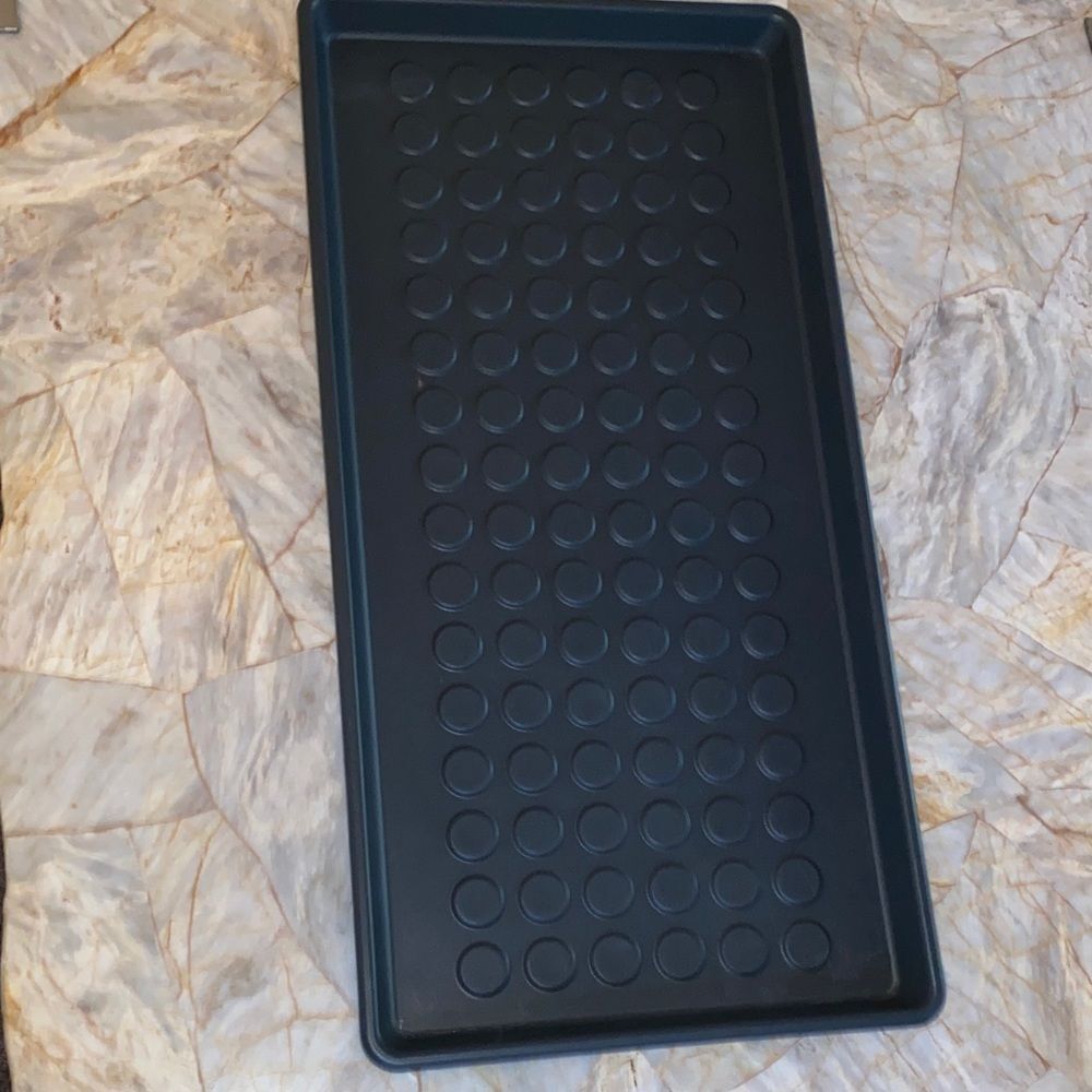 Black Rubber Tray em‎ is the BAGGMUCK shoe tray from IKEA - Picture 6 of 8
